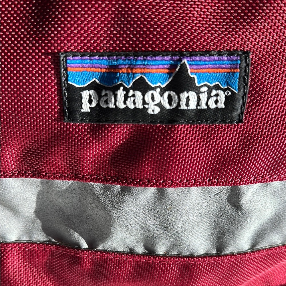 Patagonia Red Reflective XL critical mass Messenger Bag with Adjustable Strap - Picture 2 of 8
